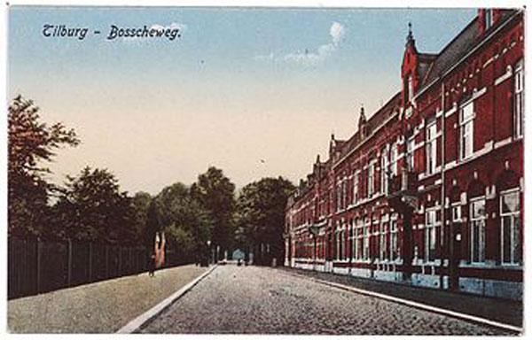 Bosscheweg, later Tivolistraat, in noord-oostelijke richting. Links in het hek een poort die later, in het begin van de dertiger jaren, toegang gaf tot bloemenmagazijn 
